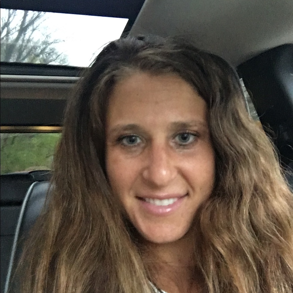 Meet your Posher, Julie.  🖤Sharing is caring🖤